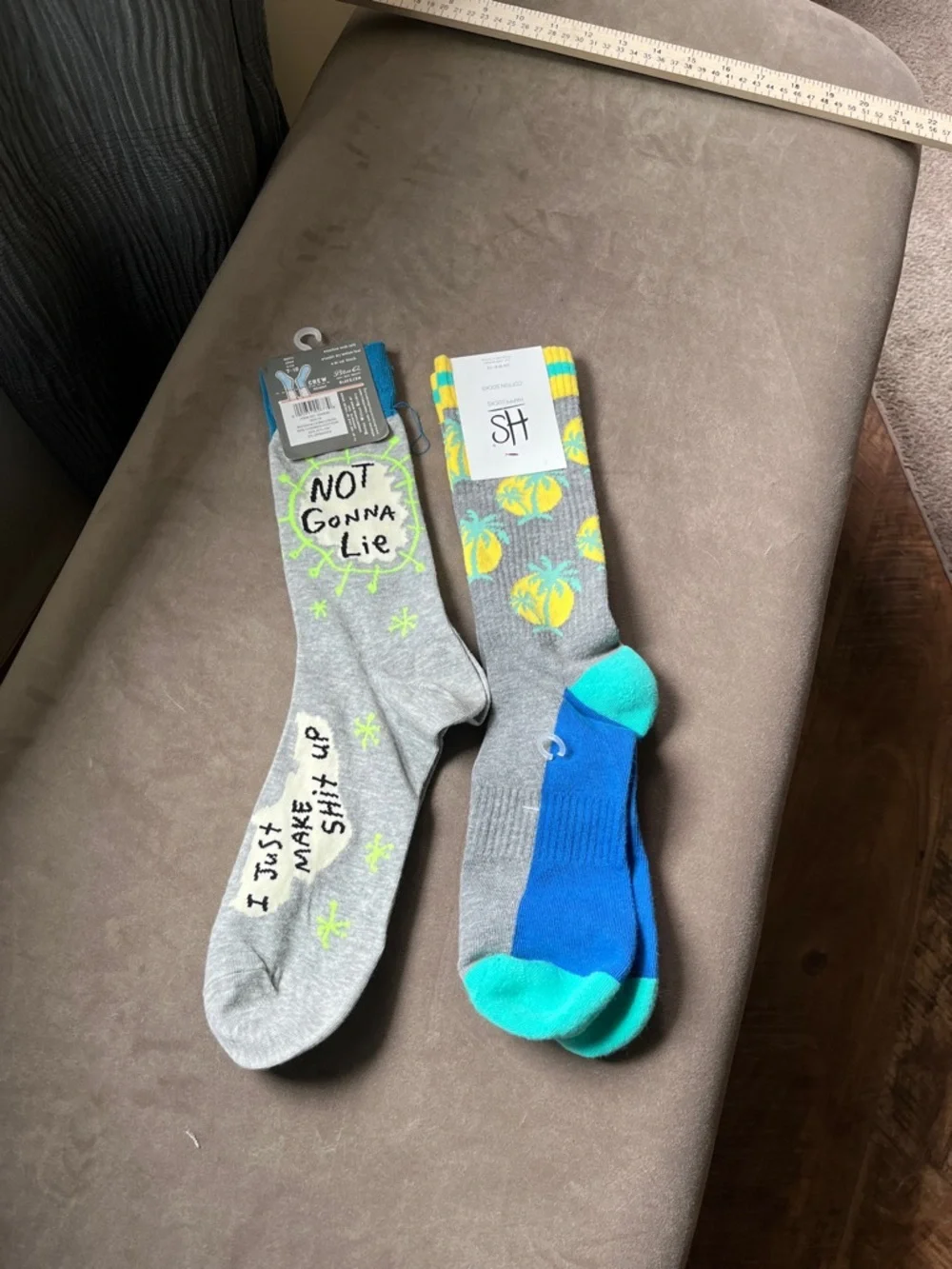 Blue Q & Happy Socks Men’s Gray Crew Socks Neon Pineapple & Bright Blue Accents